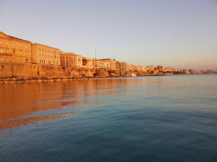IL FUTURO DELLE DONNE DI TARANTO: RIQUALIFICAZIONE DIGITALE