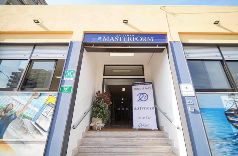 La scuola privata Masterform offre un'opzione educativa alternativa alle famiglie con un ambiente mirato, programmi specializzati, risorse di qualità superiore.