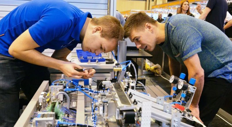 L'Istituto Masterform di Taranto offre un ambiente educativo all'avanguardia, per a formare le future menti brillanti nella meccanica, meccatronica ed energia.